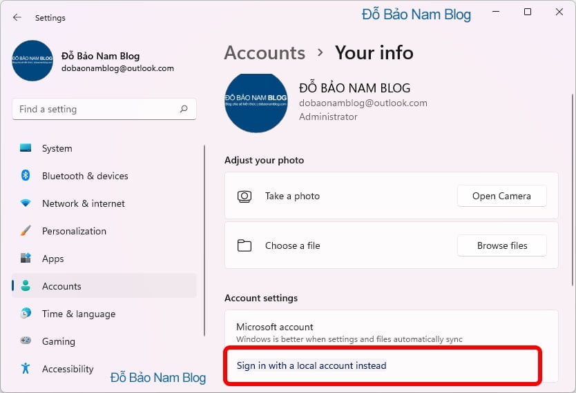 Bạn click vào dòng Sign in with a local account instead để đăng xuất tài khoản Microsoft trên Win 11